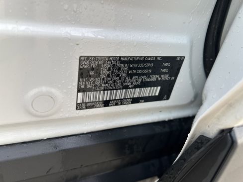 Used 2024 Toyota RAV4 XLE Premium image 32