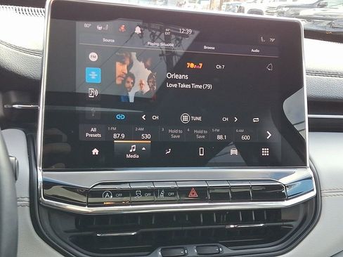 Certified 2022 Jeep Compass Limited w/ Sun and Sound Group image 24