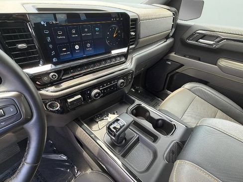 Used 2023 Chevrolet Silverado 1500 ZR2 w/ Technology Package AWD/4WD image 19