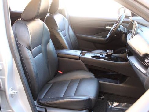 Used 2022 Nissan Rogue SV w/ SV Premium Package FWD image 10