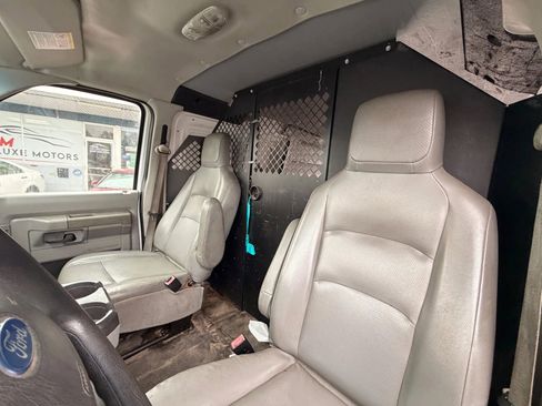 Used 2013 Ford E-250 and Econoline 250 w/ Exterior Upgrade Pkg image 5