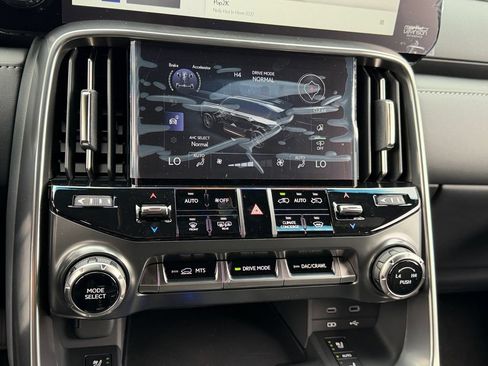 New 2026 Lexus LX 600 4WD w/ Luxury Package image 22