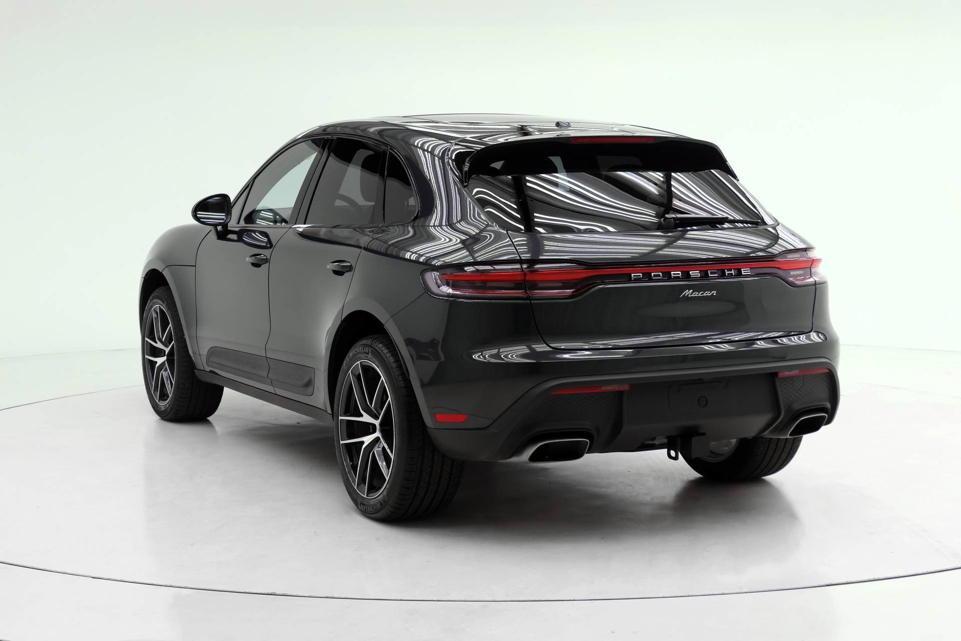 Used 2026 Porsche Macan AWD/4WD image 3