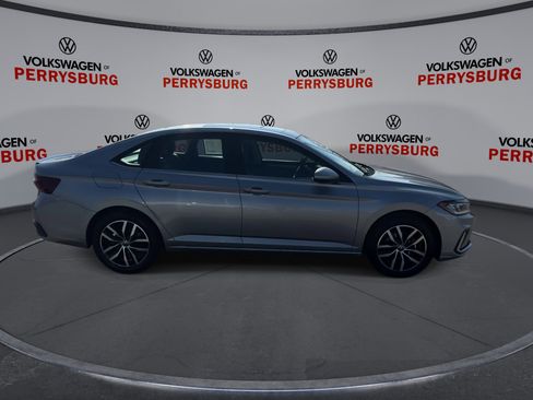 New 2026 Volkswagen Jetta SE image 9