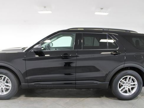 New 2026 Ford Explorer Active RWD image 5