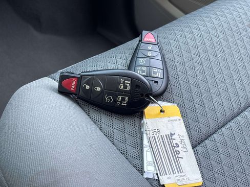 Used 2010 Chrysler Town & Country LX w/ PWR Convenience Group FWD image 30