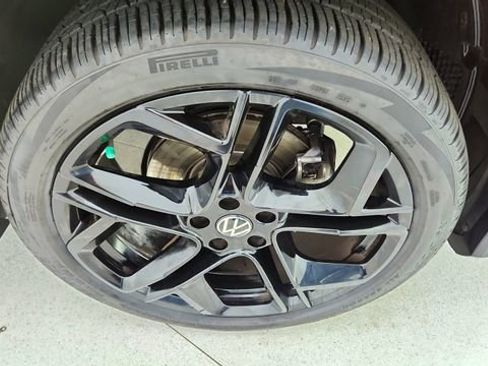 Used 2025 Volkswagen Tiguan SE R-Line image 54