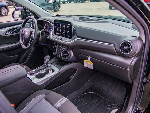 New 2025 Chevrolet Blazer LT w/ Convenience Package FWD image 14