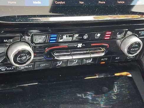 Certified 2023 Jeep Grand Cherokee L Overland w/ Advanced Protech Group III image 17