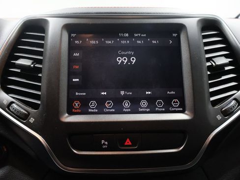 Used 2019 Jeep Cherokee Trailhawk w/ Cold Weather Group image 25