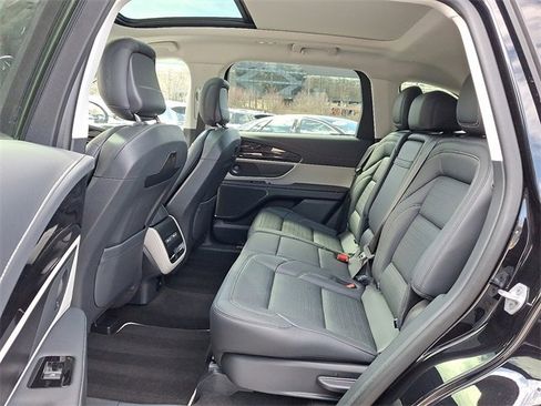 Certified 2025 Lincoln Nautilus Reserve image 10