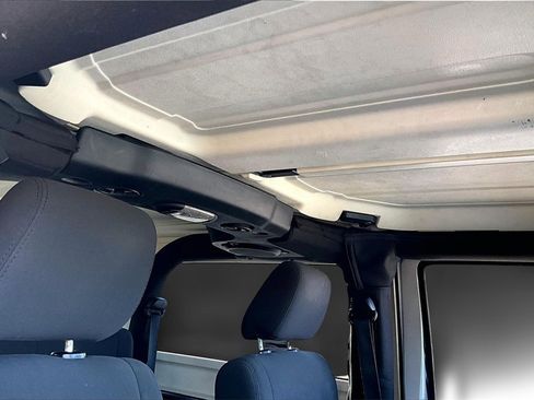 Used 2011 Jeep Wrangler Sahara image 21