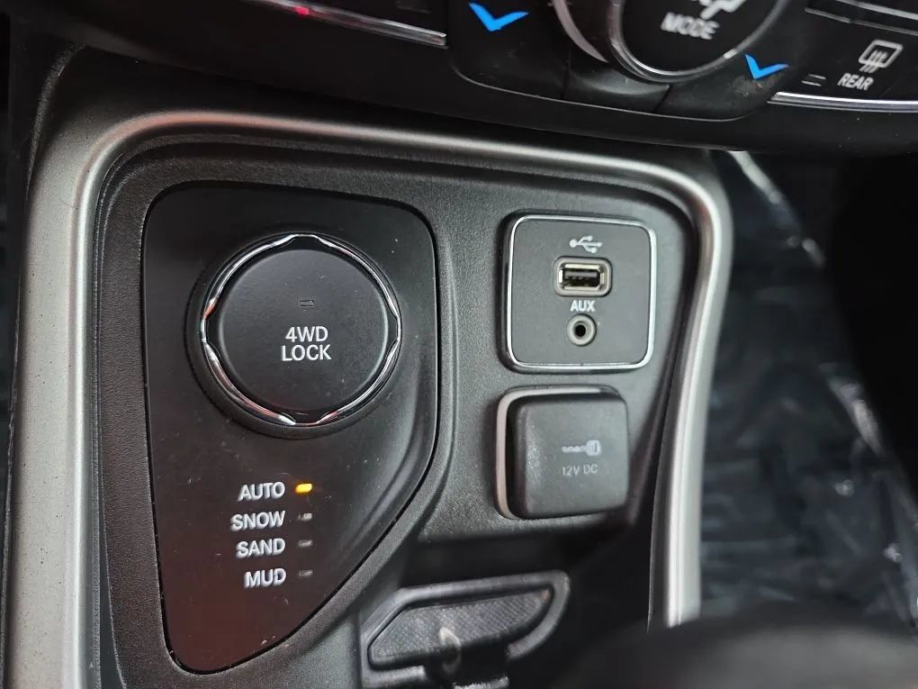 Used 2018 Jeep Compass Latitude w/ Popular Equipment Group AWD/4WD image 32