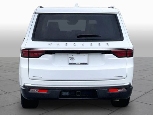 Used 2022 Jeep Wagoneer Series III w/ Premium Group I AWD/4WD image 5