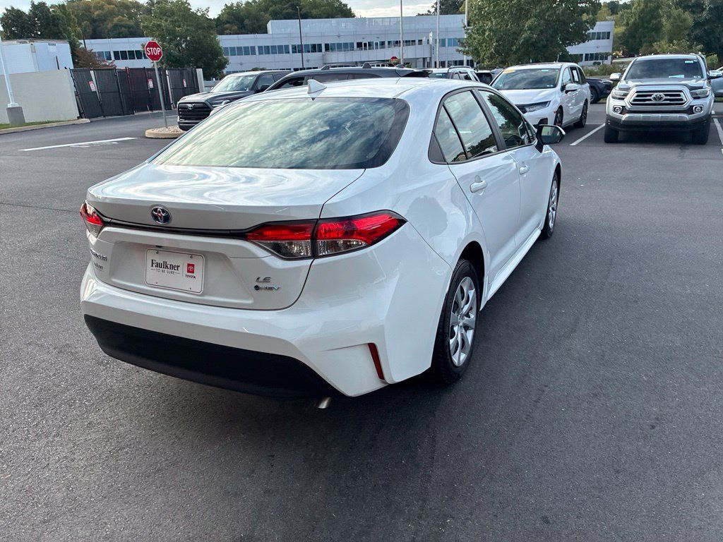 Used 2025 Toyota Corolla LE FWD image 10