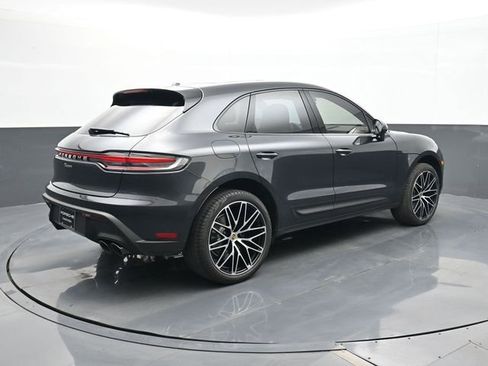 Certified 2025 Porsche Macan AWD/4WD image 22
