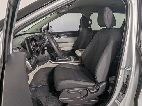 Used 2022 Kia Carnival LX FWD image 11