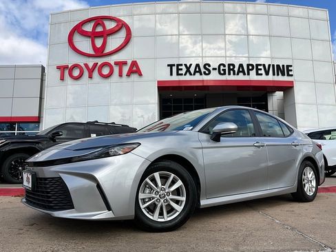 Used 2025 Toyota Camry LE image 2