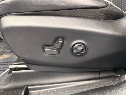 Used 2025 Chrysler Pacifica Limited FWD image 43