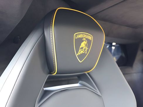 Used 2025 Lamborghini Revuelto AWD/4WD image 14