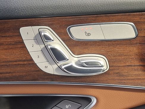 Used 2021 Mercedes-Benz GLC 300 4MATIC SUV image 25