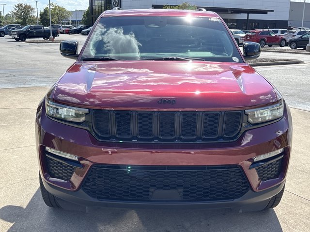 Used 2023 Jeep Grand Cherokee Limited w/ Black Appearance Package AWD/4WD image 12