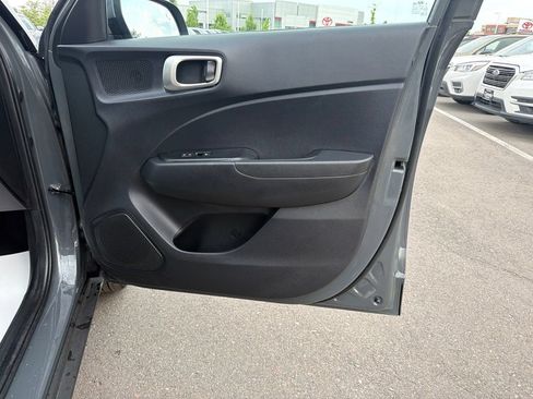 Used 2025 Hyundai Venue SEL FWD image 8