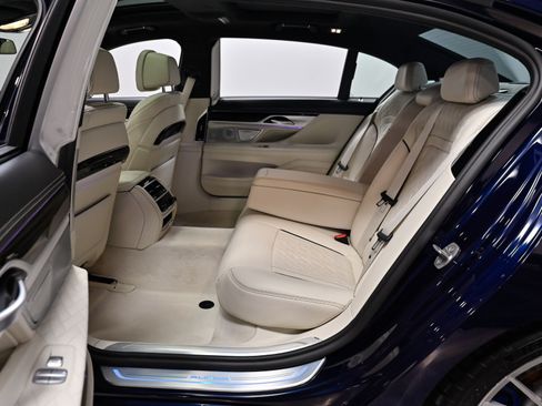 Used 2022 BMW ALPINA B7 xDrive AWD/4WD image 31