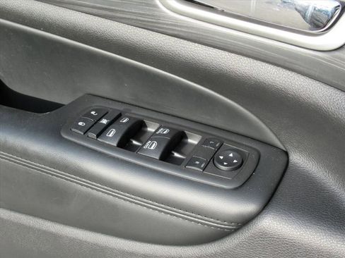 Used 2022 Jeep Grand Cherokee Laredo X image 18