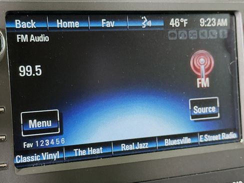 Used 2017 Chevrolet Traverse LT w/ Style and Technology Package image 21