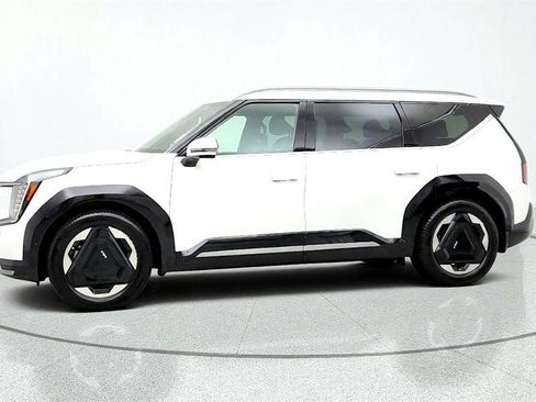 Used 2024 Kia EV9 Land AWD/4WD image 8
