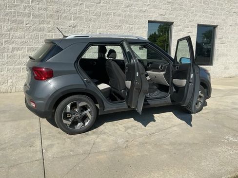 Certified 2024 Hyundai Venue SEL FWD image 13