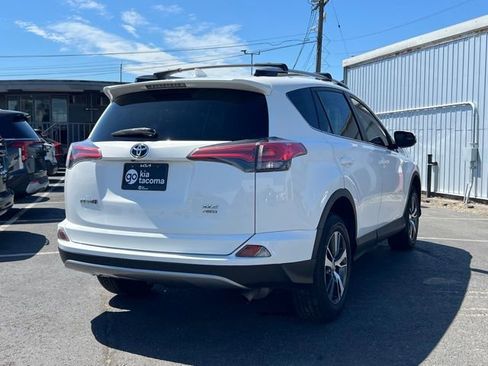 Used 2017 Toyota RAV4 XLE AWD/4WD image 7