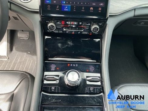 Used 2023 Jeep Grand Cherokee Overland AWD/4WD image 43
