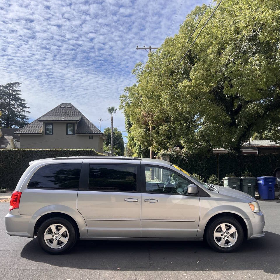 Used 2013 Dodge Grand Caravan SXT FWD image 10
