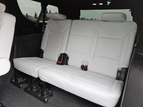 Used 2025 Chevrolet Suburban Premier AWD/4WD image 5