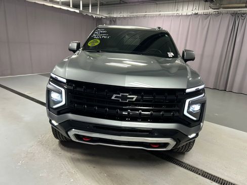 Used 2025 Chevrolet Suburban Z71 image 2