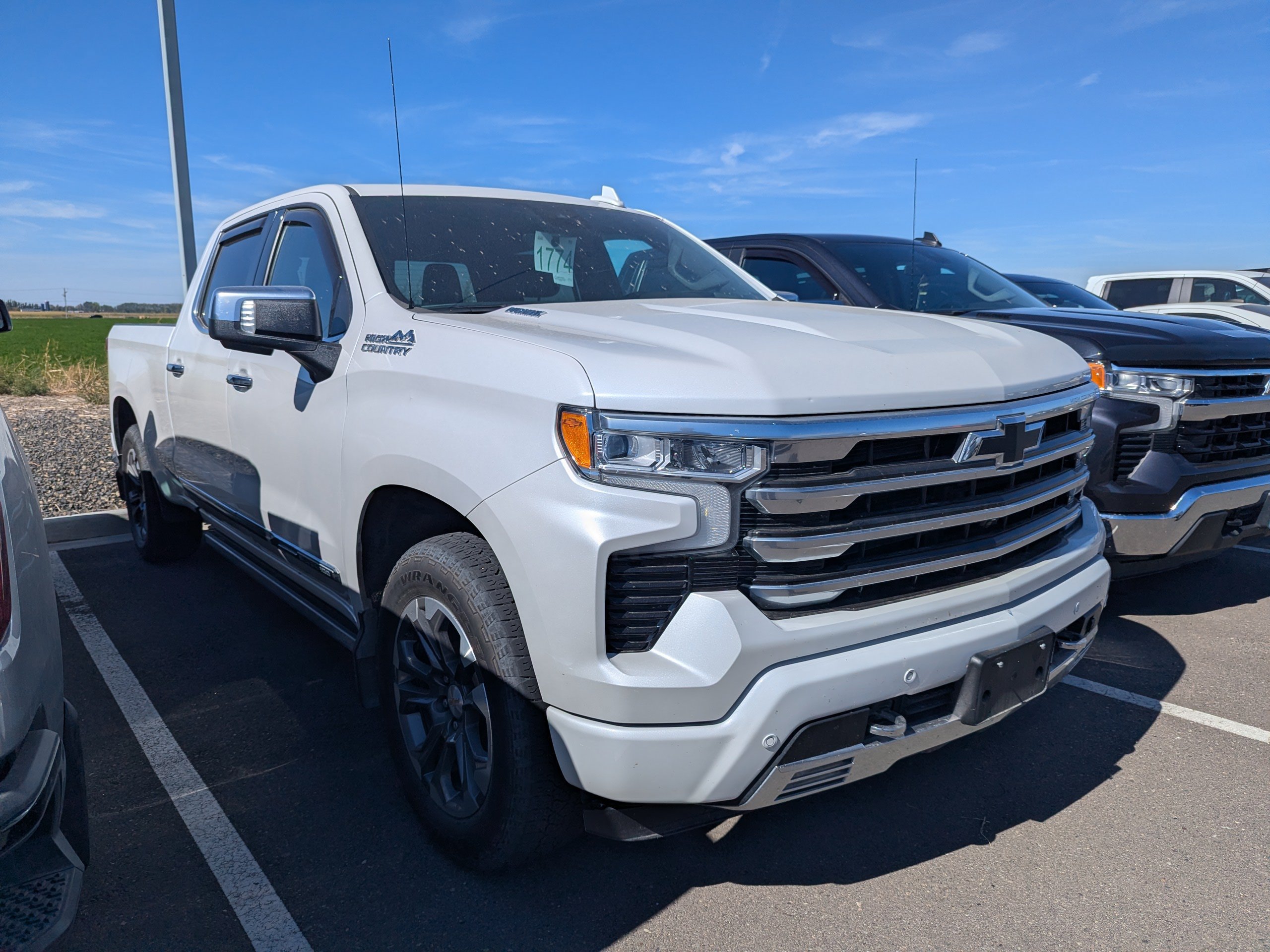 Used 2023 Chevrolet Silverado 1500 High Country w/ High Country Premium Package AWD/4WD image 4