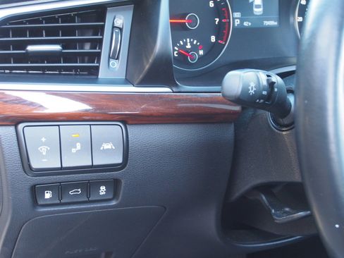 Used 2019 Kia Cadenza Technology image 20