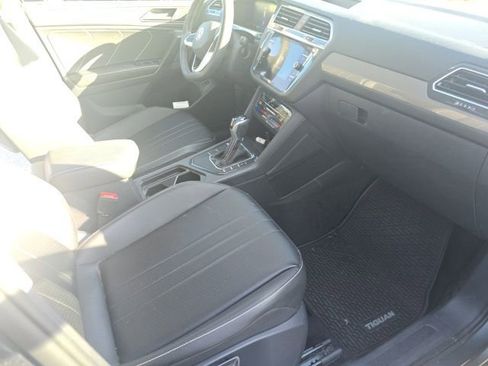Used 2022 Volkswagen Tiguan SE image 14