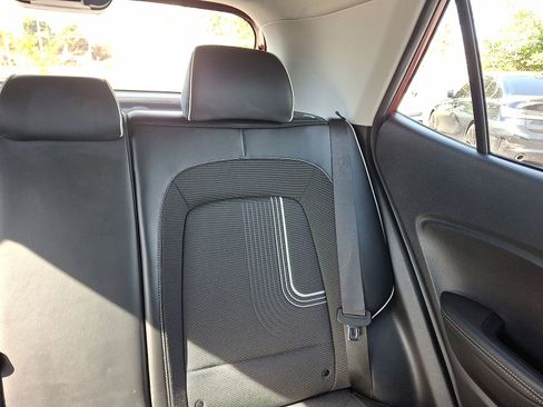 Certified 2022 Hyundai Venue Limited image 14