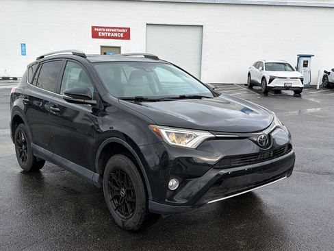 Used 2018 Toyota RAV4 XLE image 3