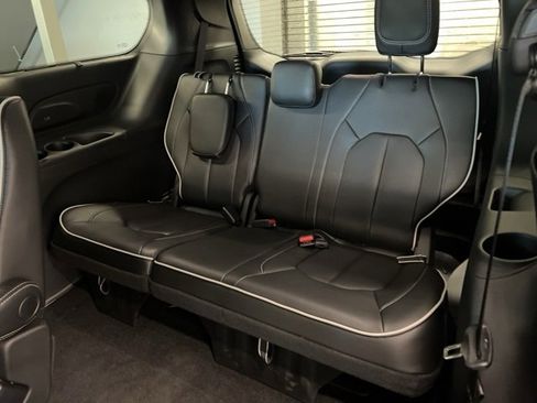 Used 2024 Chrysler Pacifica Limited w/ S Appearance Package image 27