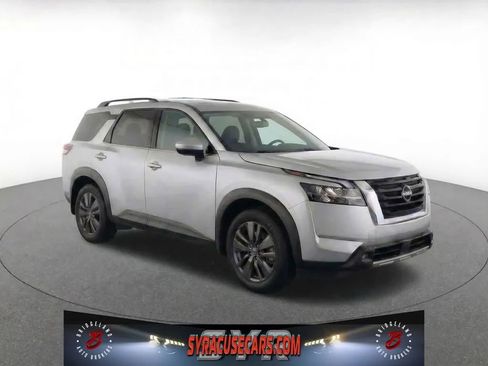Used 2022 Nissan Pathfinder SV w/ SV Premium Package image 1