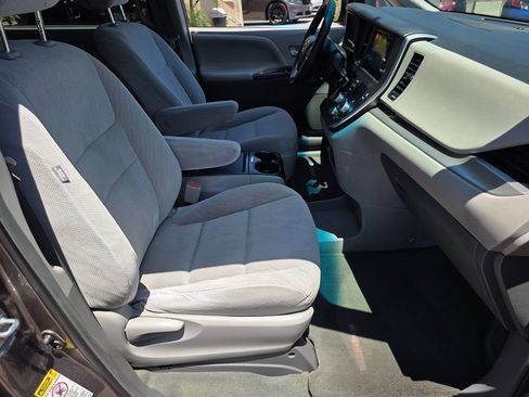 Used 2016 Toyota Sienna LE FWD image 15