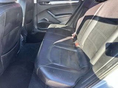 Used 2013 Volkswagen Passat 2.5 SE image 32