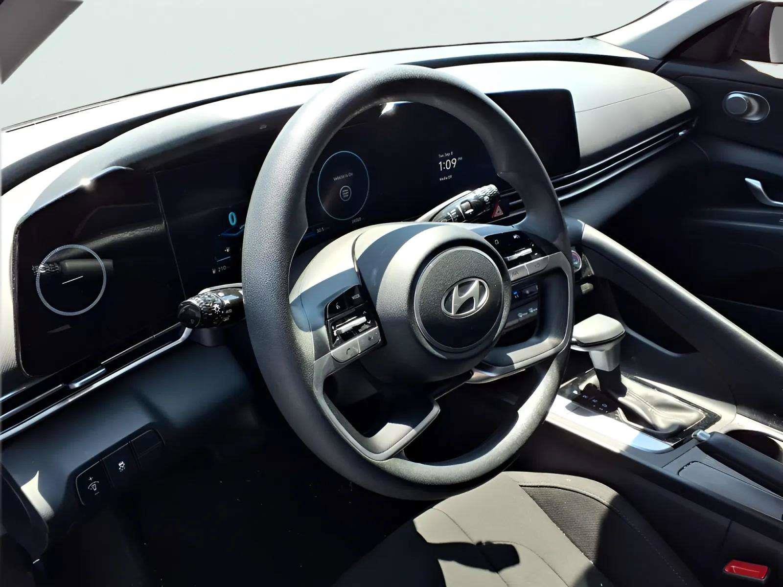 Certified 2024 Hyundai Elantra SEL FWD image 15