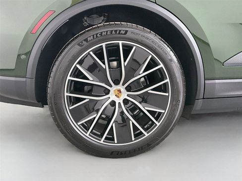 Certified 2026 Porsche Macan Electric RWD image 13
