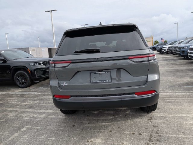 New 2027 Jeep Grand Cherokee Limited w/ Limited Altitude Package RWD image 5