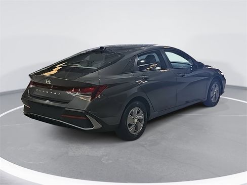 New 2026 Hyundai Elantra SE w/ Cargo Package image 5